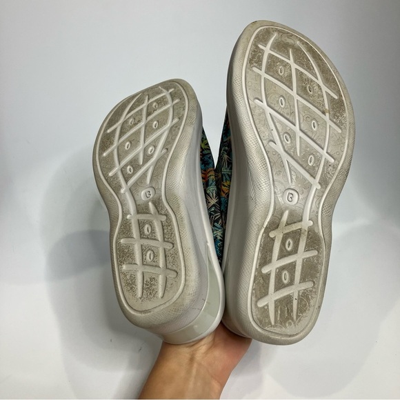 Bzees secret multicolored sling back wedge sandals women’s size 9 casual - Picture 7 of 9